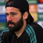 アリソンがモー・サラーの爆弾発言後の選手たちの反応とアルネ・スロットに対する信頼を語る(インター戦の記者会見)